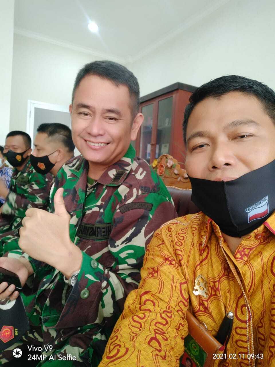 rapat dprd 1